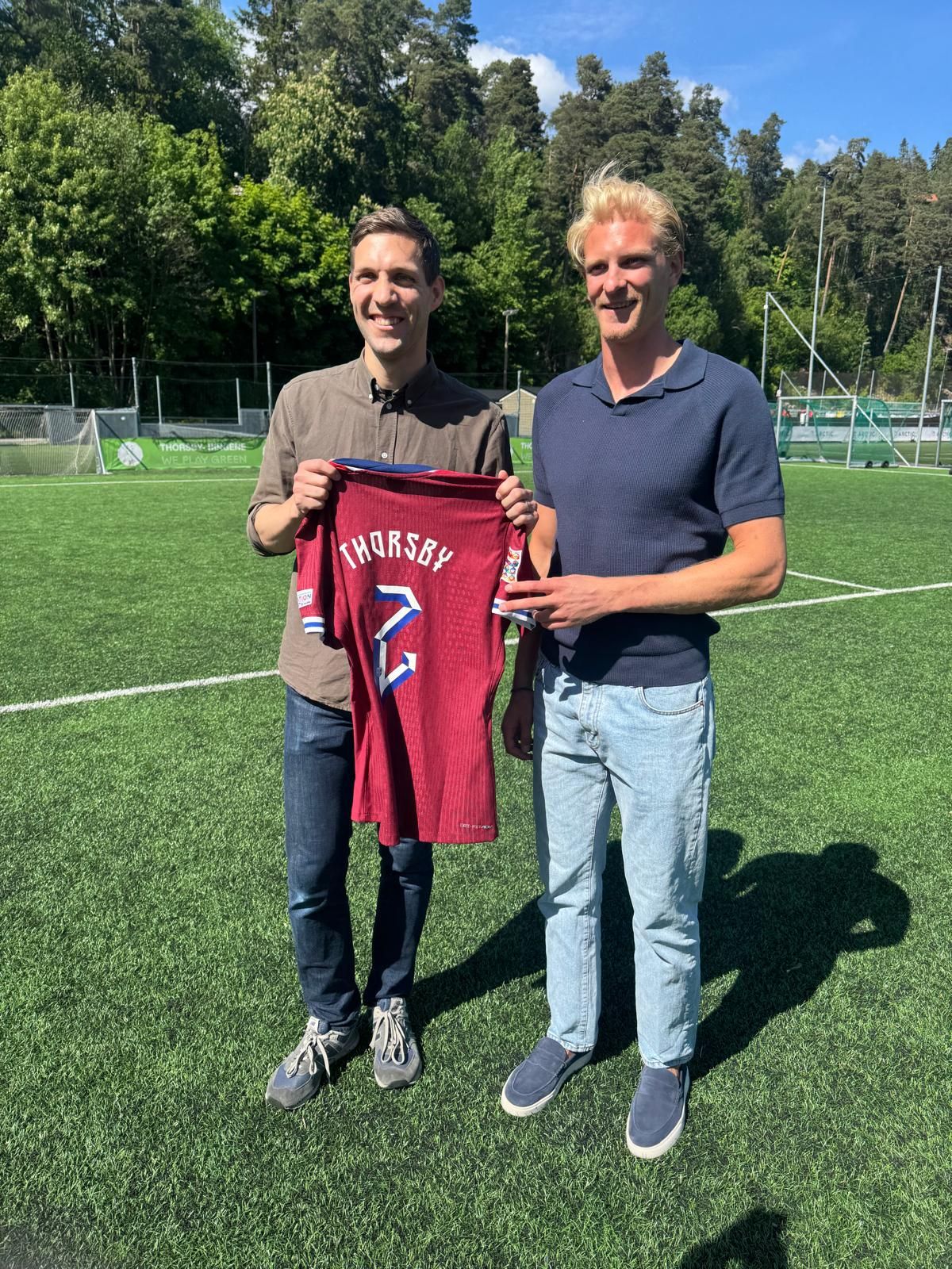 Morten Thorsby Norwegian National Team posing with politician Andreas Bjelland Eriksen